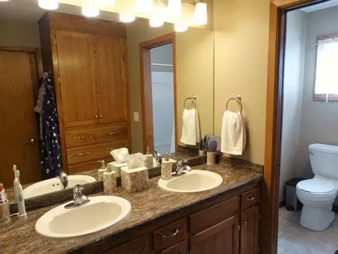 1220 E Coulee Rd, Bismarck, ND 58501 photo 13