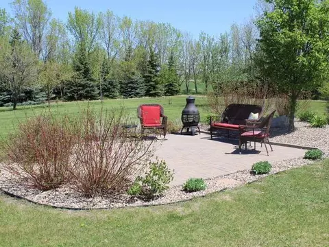 4013 Cedar Pl, Bismarck, ND 58503 photo 2
