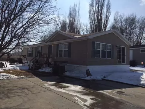 215 Deer St E, Mandan, ND 58554 photo 1