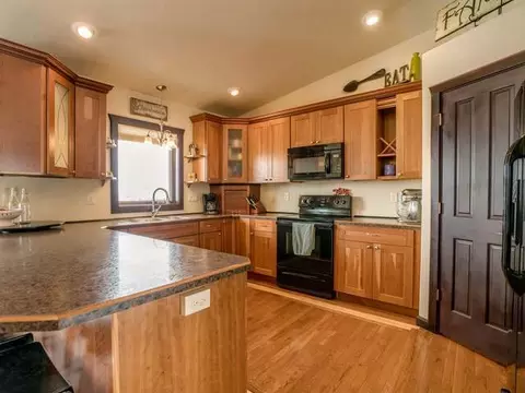 5501 Yukon Dr, Bismarck, ND 58503 photo 2