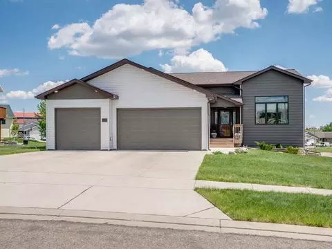 5501 Yukon Dr, Bismarck, ND 58503 photo 1