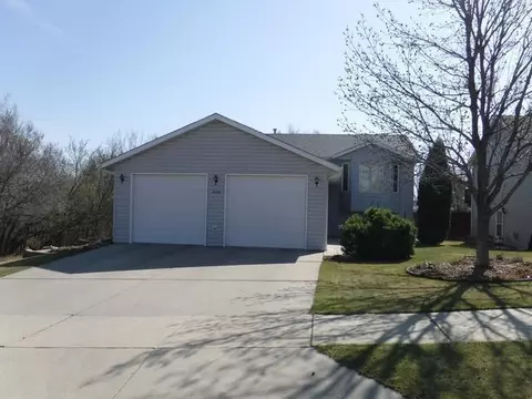 1404 12th Ave SE, Mandan, ND 58554 photo 1