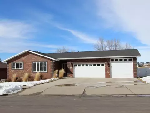 1400 Territory Dr, Bismarck, ND 58503 photo 1
