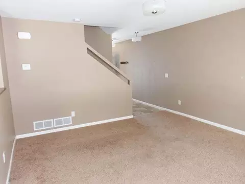 719 Weyburn Dr, Bismarck, ND 58503 photo 2