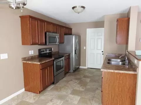 719 Weyburn Dr, Bismarck, ND 58503 photo 3