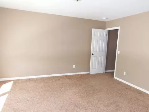 719 Weyburn Dr, Bismarck, ND 58503 photo 10