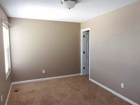 719 Weyburn Dr, Bismarck, ND 58503 photo 8