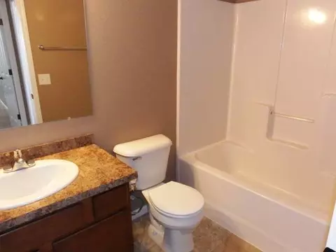 719 Weyburn Dr, Bismarck, ND 58503 photo 9