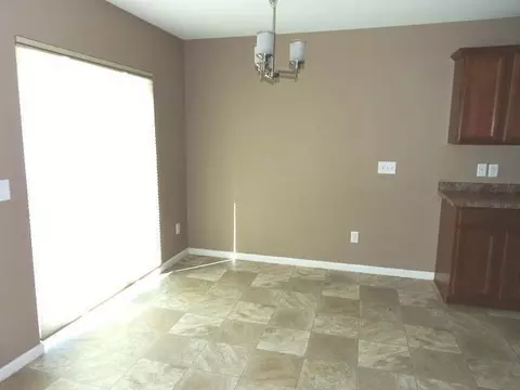719 Weyburn Dr, Bismarck, ND 58503 photo 5