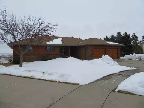 3670 Hackberry St, Bismarck, ND 58503 photo 2
