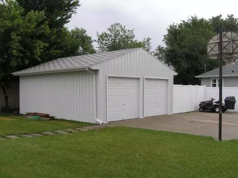 1400 Thayer Ave E, Bismarck, ND 58501 photo 2