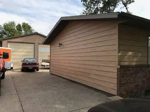 807 16th St S, Bismarck, ND 58504 photo 3