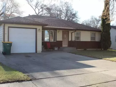 1829 Assumption Dr, Bismarck, ND 58501 photo 1