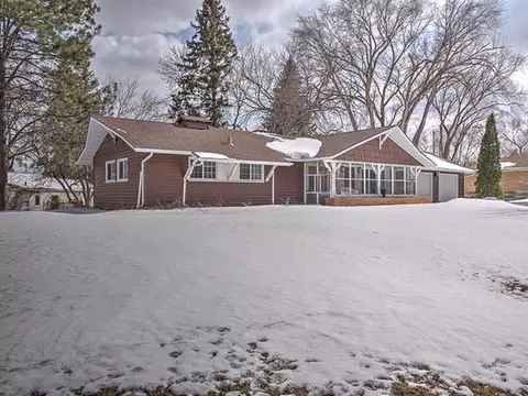 1101 Fairview Pl, Bismarck, ND 58501 photo 2