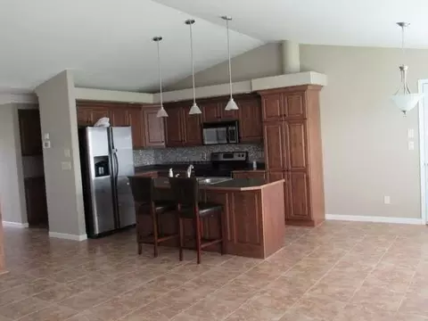 2202 Shoal Loop SE, Mandan, ND 58554 photo 4