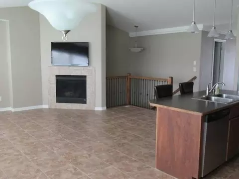 2202 Shoal Loop SE, Mandan, ND 58554 photo 3
