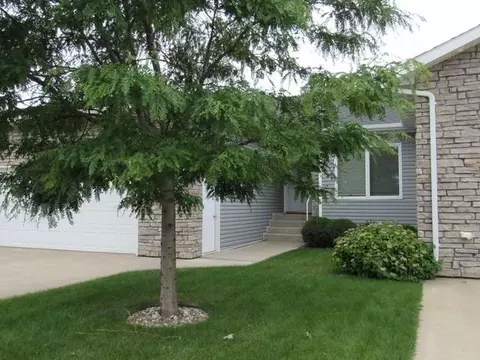 2202 Shoal Loop SE, Mandan, ND 58554 photo 1