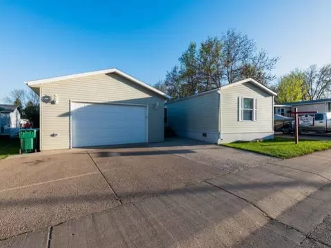 4315 Claridge Loop, Bismarck, ND 58501 photo 1