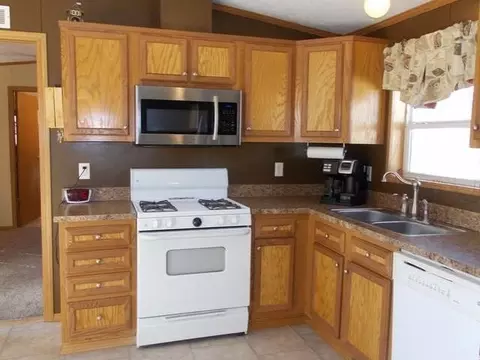 4315 Claridge Loop, Bismarck, ND 58501 photo 4