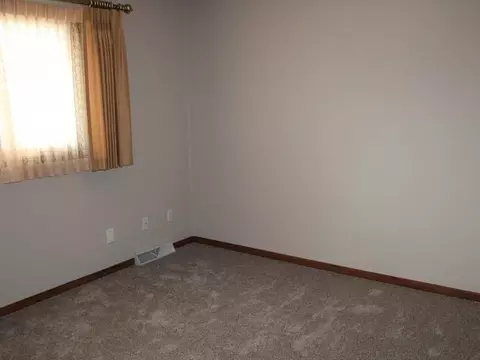 104 Brandon Dr E, Bismarck, ND 58503 photo 12