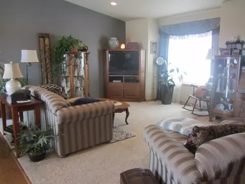 1101 35th St, Bismarck, ND 58501 photo 3