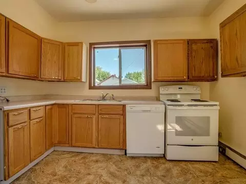 911 Sweet Ave E, Bismarck, ND 58504 photo 3