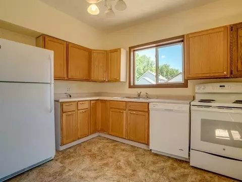 911 Sweet Ave E, Bismarck, ND 58504 photo 4