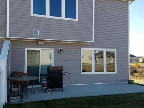 2621 Douglas Pl SE, Mandan, ND 58554 photo 2