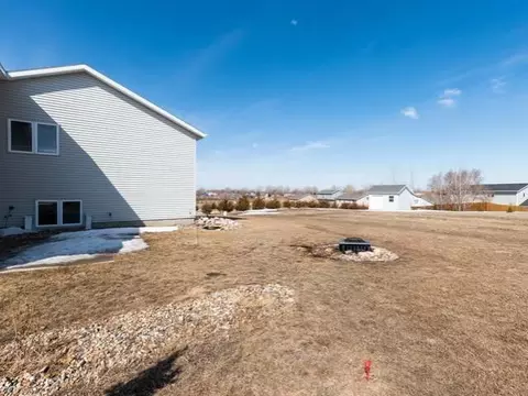 6420 Torrence Pt, Bismarck, ND 58504 photo 21