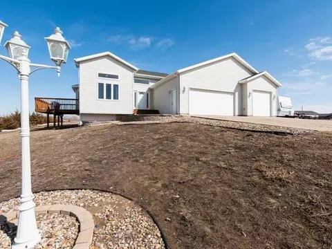 6420 Torrence Pt, Bismarck, ND 58504 photo 1