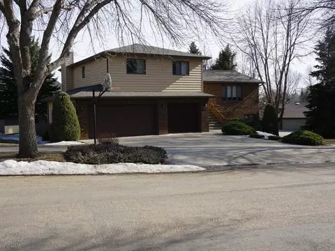 413 Toronto Dr, Bismarck, ND 58503 photo 1
