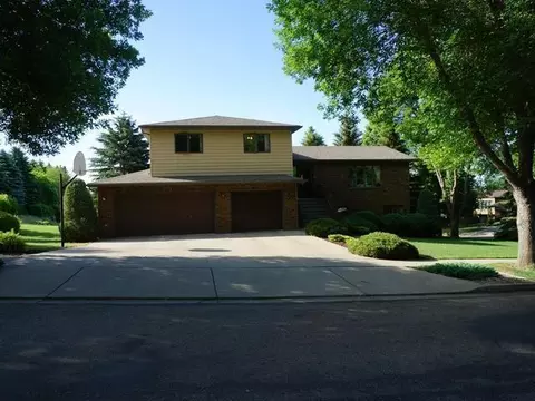 413 Toronto Dr, Bismarck, ND 58503 photo 3