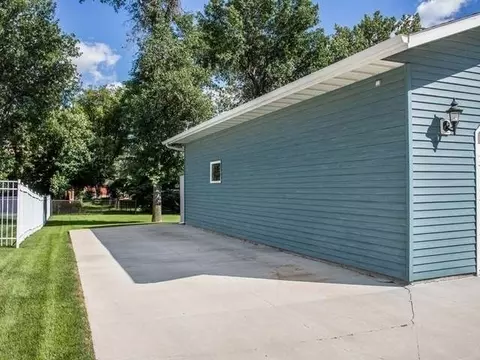 815 Munich Dr, Bismarck, ND 58504 photo 26