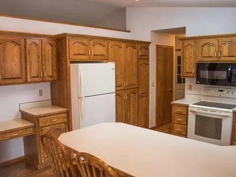 815 Munich Dr, Bismarck, ND 58504 photo 4