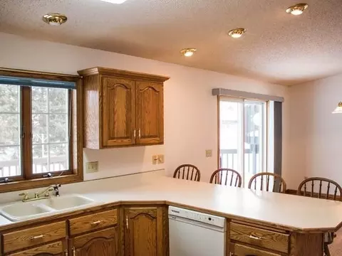 815 Munich Dr, Bismarck, ND 58504 photo 5