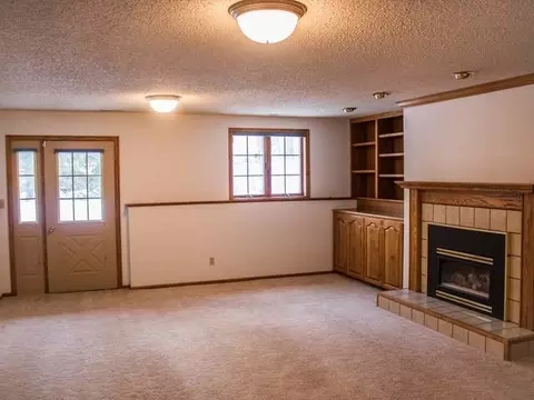 815 Munich Dr, Bismarck, ND 58504 photo 8