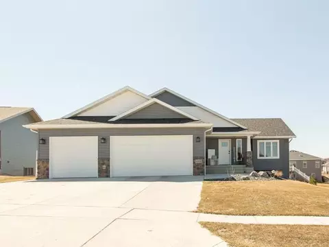 4308 Opal Dr, Bismarck, ND 58503 photo 1