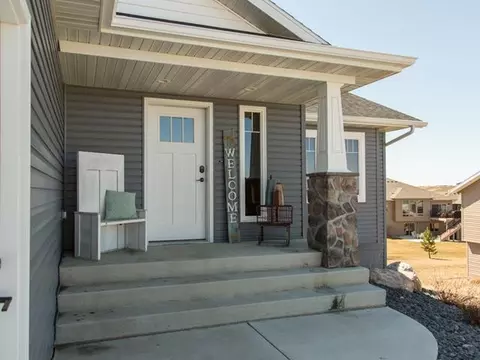 4308 Opal Dr, Bismarck, ND 58503 photo 4