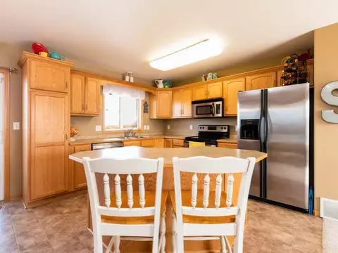 2909 Plainview Dr SE, Mandan, ND 58554 photo 4