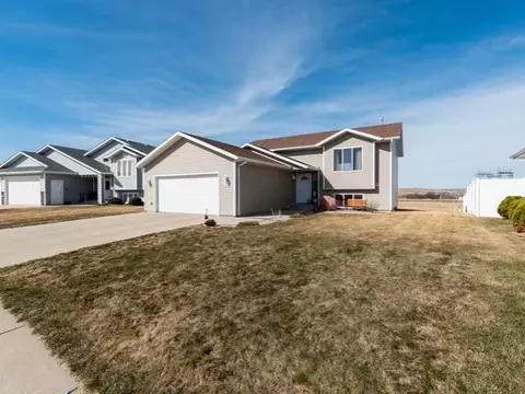 2909 Plainview Dr SE, Mandan, ND 58554 photo 14