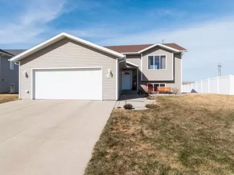 2909 Plainview Dr SE, Mandan, ND 58554 photo 1