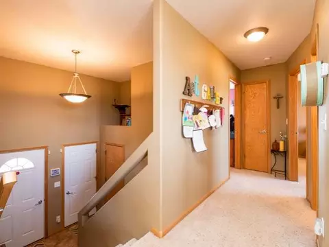 2909 Plainview Dr SE, Mandan, ND 58554 photo 2