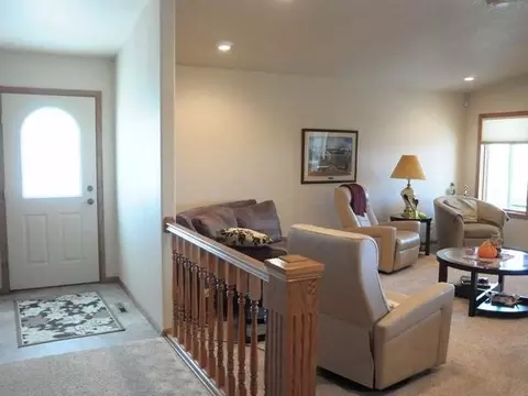 617 Nelson Dr, Bismarck, ND 58503 photo 3