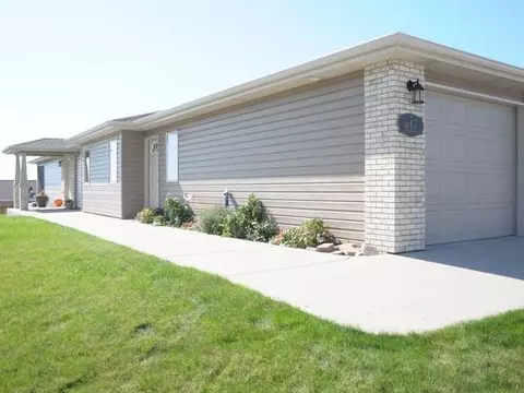 617 Nelson Dr, Bismarck, ND 58503 photo 1
