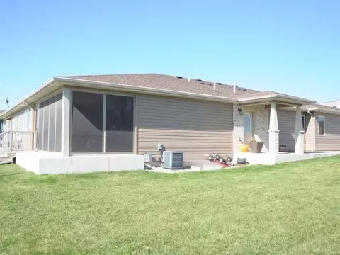 617 Nelson Dr, Bismarck, ND 58503 photo 2