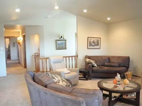 617 Nelson Dr, Bismarck, ND 58503 photo 4