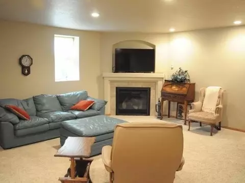 617 Nelson Dr, Bismarck, ND 58503 photo 18