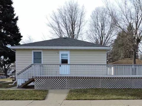 800 14th St NW, Mandan, ND 58554 photo 1