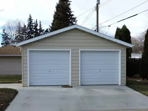 800 14th St NW, Mandan, ND 58554 photo 2