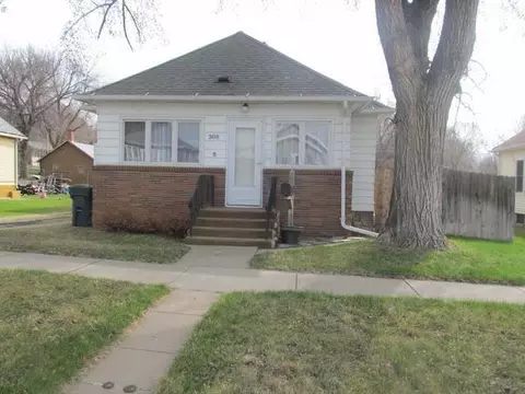 308 3 Ave NE, Mandan, ND 58554 photo 1